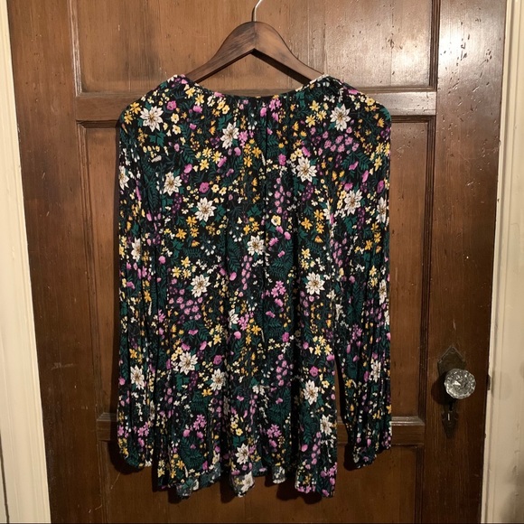 🌷Vibrant & Floral🌻 Old Navy Tiered Blouse - Picture 5 of 5